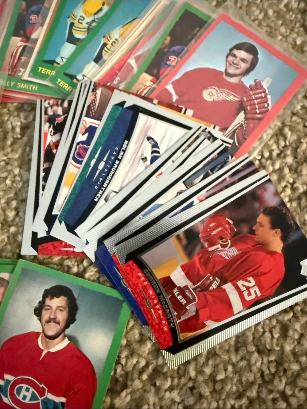 Big Vintage Hockey Trading Card Lot - Some 60s, Lot of 70’s a couple 90’s - Picture 3 of 9